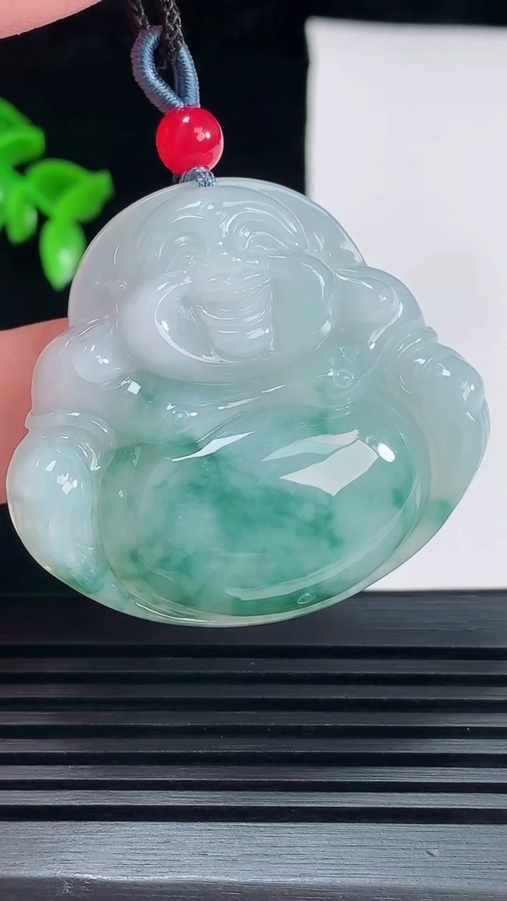 天然A货翡翠飘花佛公吊坠，尺寸38-43-8.2 重量:22.06g
6月7日