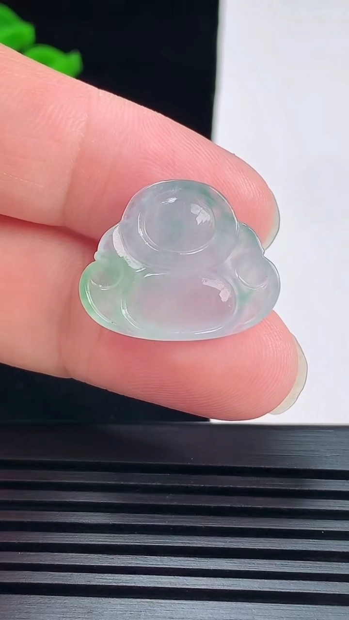 天然A货翡翠佛公吊坠，尺寸18-23-5 重量:3.21g
6月7日