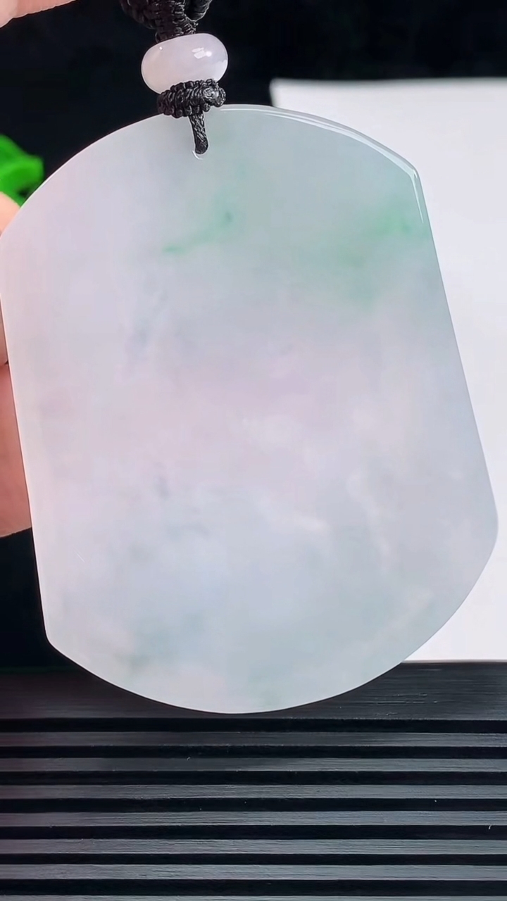 天然A货翡翠生肖马吊坠，尺寸57-45.5-6 重量:32.10g
6月7日