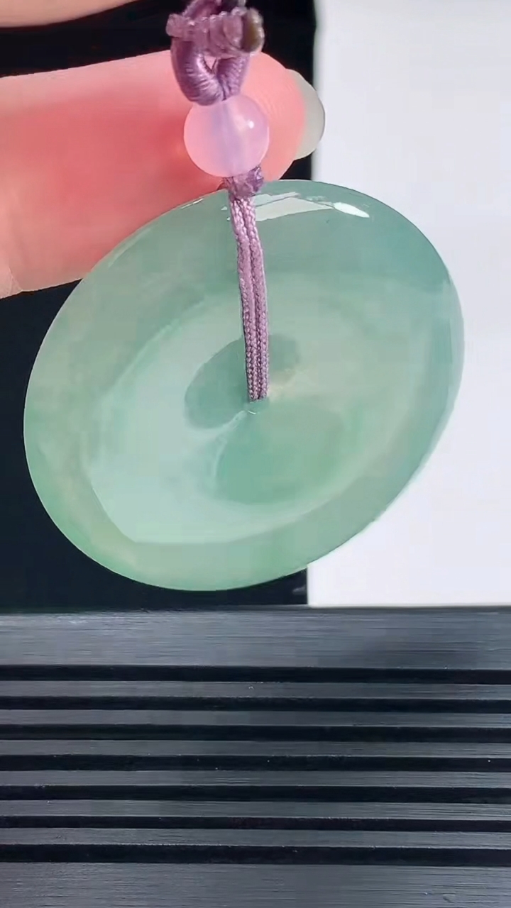天然A货翡翠平安扣吊坠，尺寸36-5.5 重量:16.36g
6月7日