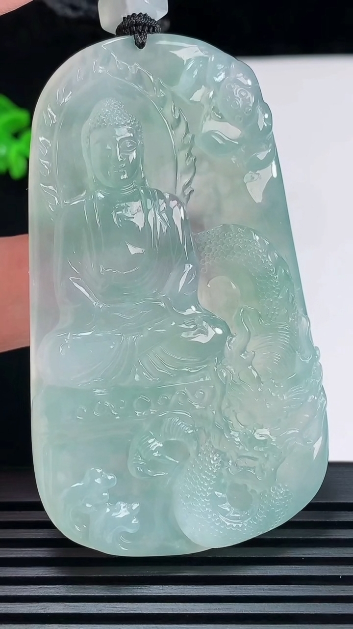 天然A货翡翠御龙大日如来佛吊坠，尺寸69-40.6-6 重量:37.56g
6月7日