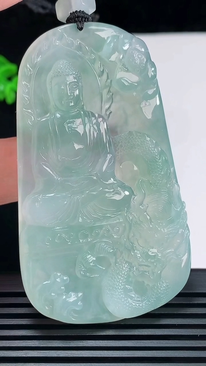 天然A货翡翠御龙大日如来佛吊坠，尺寸69-40.6-6 重量:37.56g
6月7日