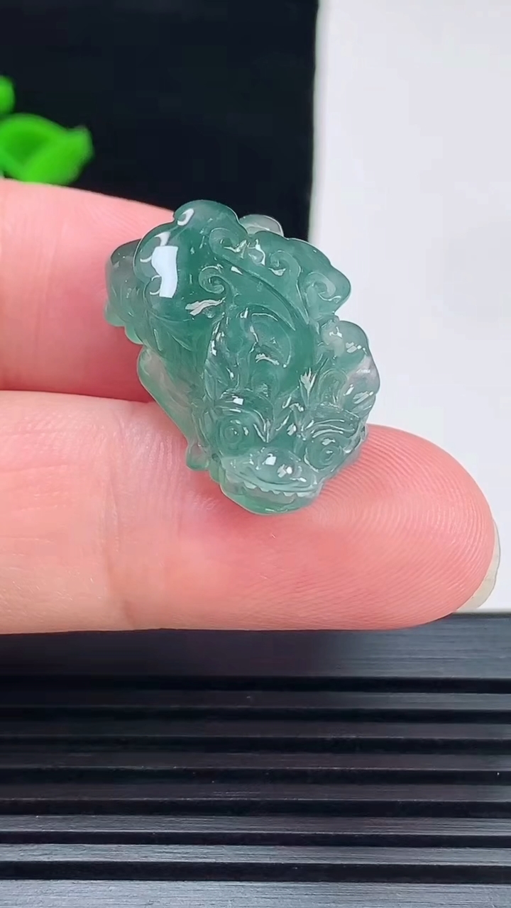 天然A货翡翠貔貅吊坠，尺寸25-15-9.5 重量:7.16g
6月7日