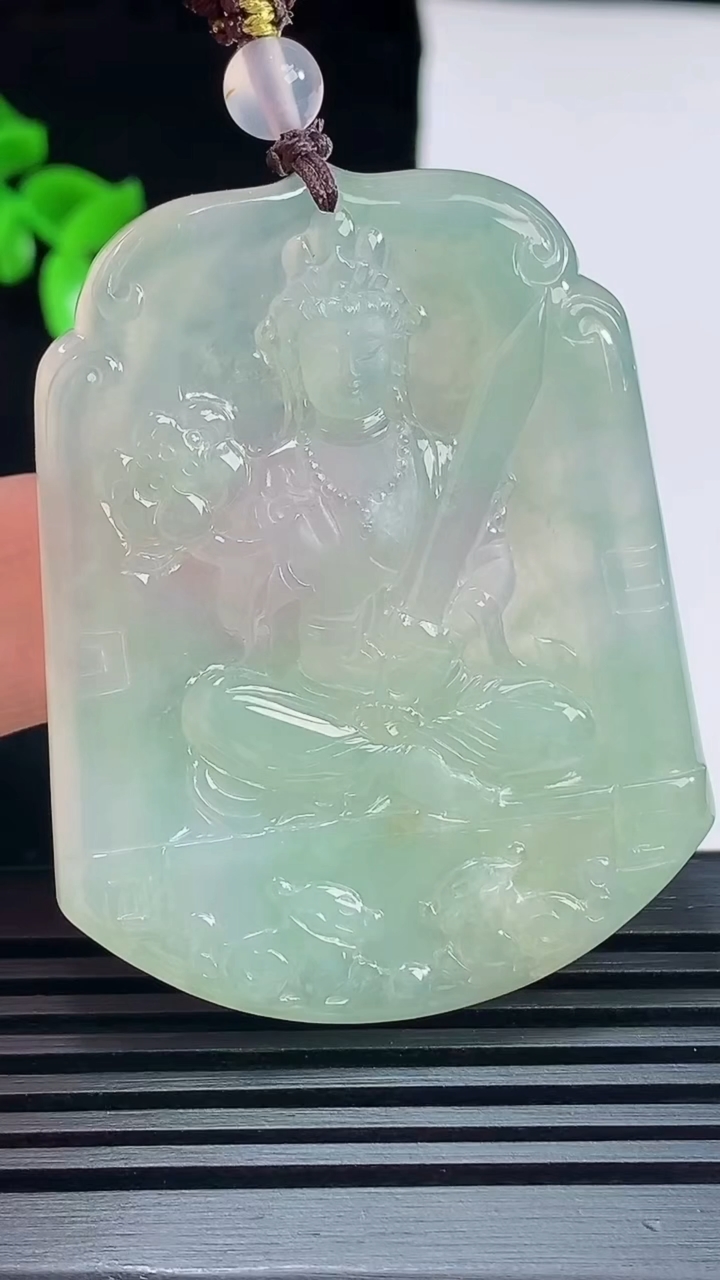 天然A货翡翠虚空藏菩萨吊坠，尺寸53-41-5.2 重量:27.76g
6月7日