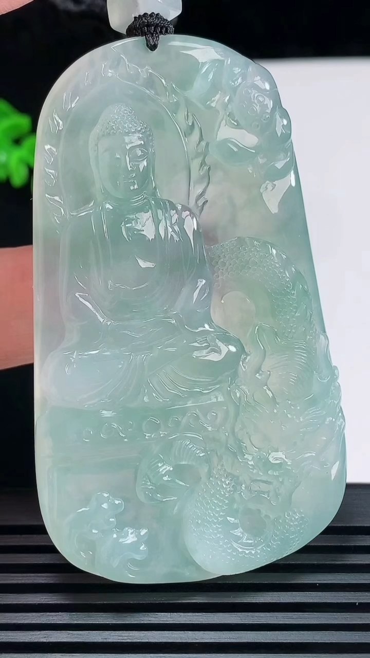 天然A货翡翠御龙大日如来佛吊坠，尺寸69-40.6-6 重量:37.56g
6月7日