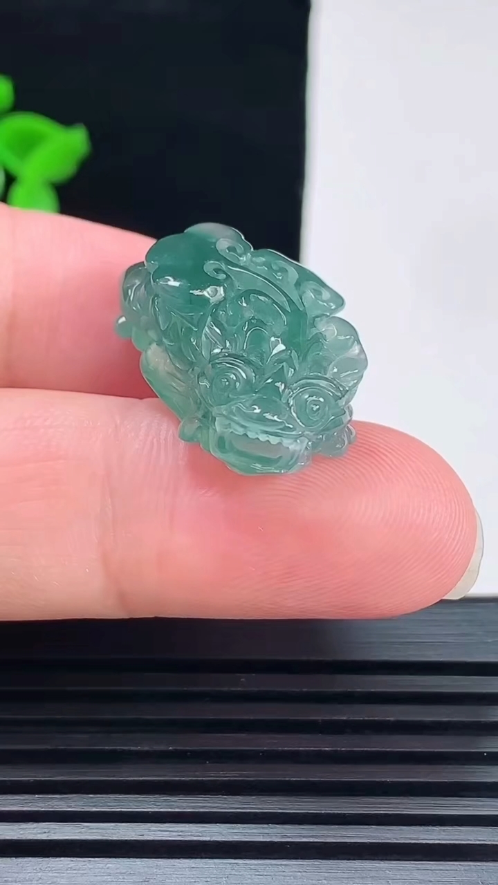 天然A货翡翠貔貅吊坠，尺寸25-15-9.5 重量:7.16g
6月7日