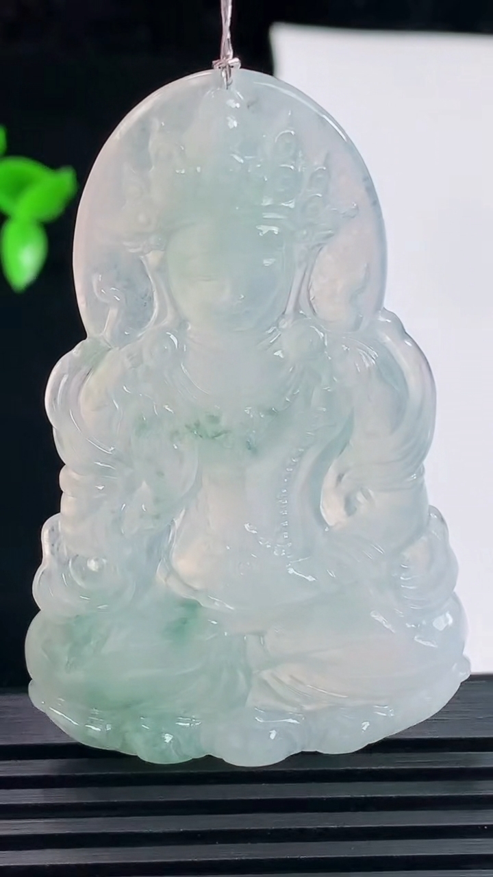 天然A货翡翠种飘花度母菩萨吊坠，尺寸61-38-5.2 重量:20.17g
6月7日