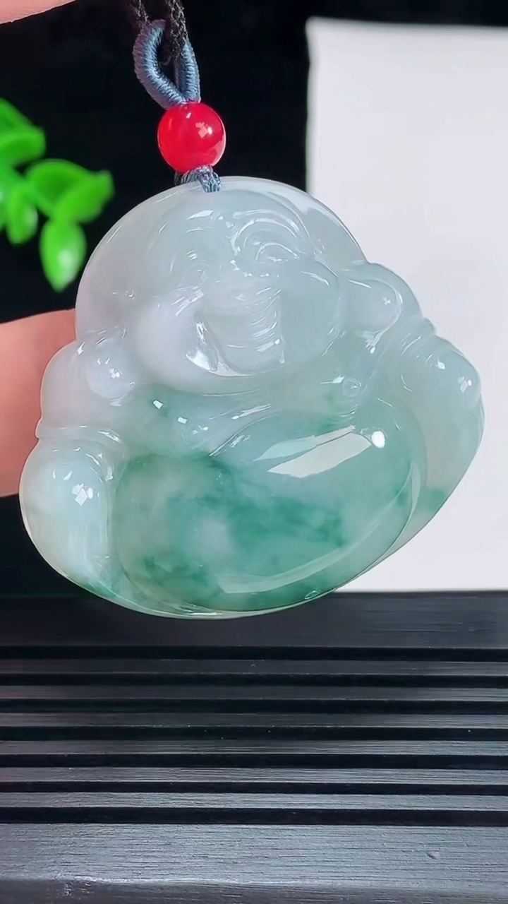 天然A货翡翠飘花佛公吊坠，尺寸38-43-8.2 重量:22.06g
6月7日