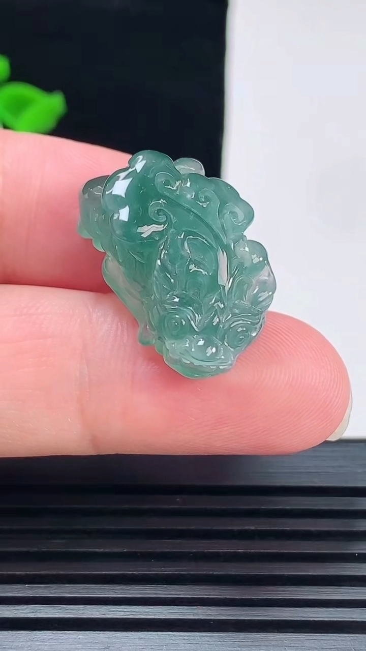 天然A货翡翠貔貅吊坠，尺寸25-15-9.5 重量:7.16g
6月7日