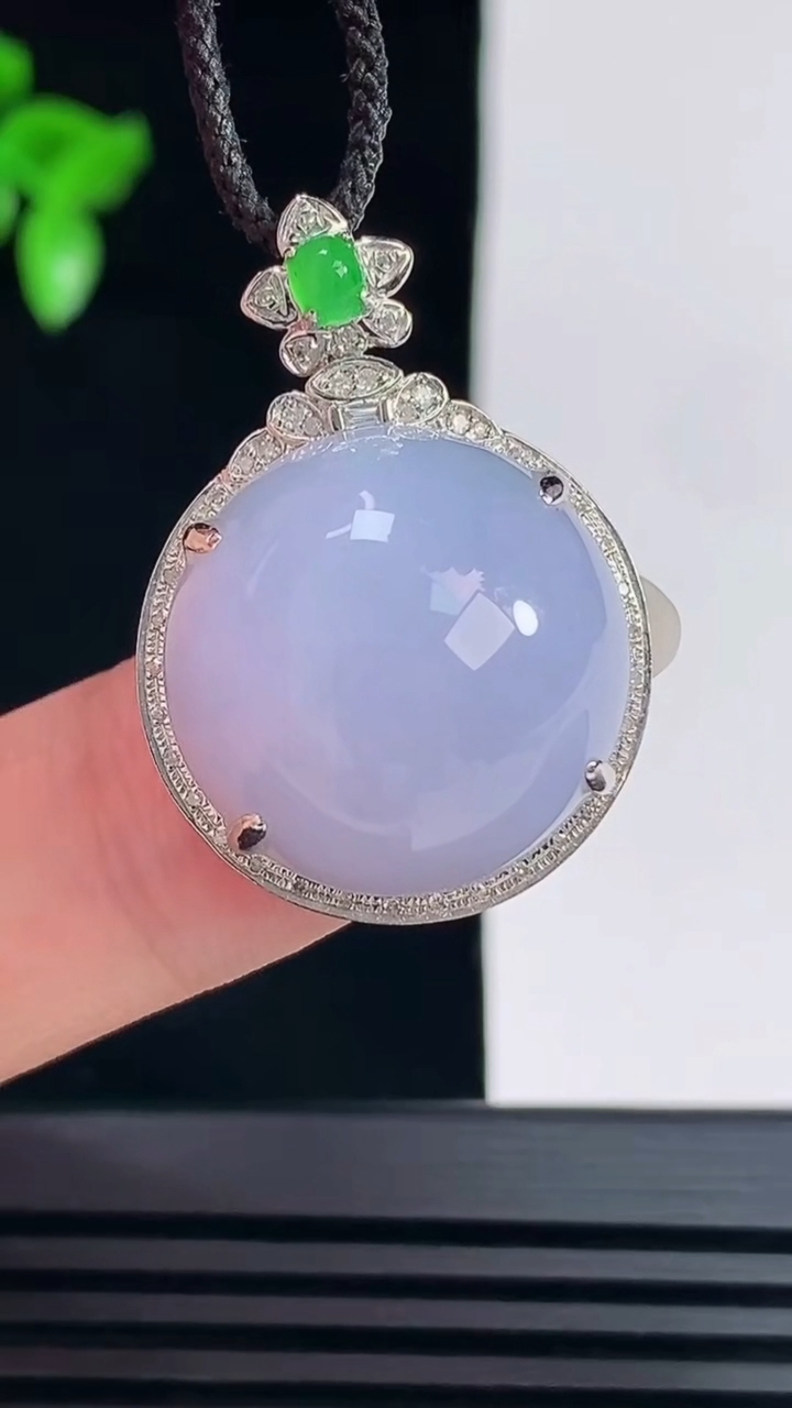 天然A货翡翠18k金紫罗兰蛋面吊坠，尺寸30-21-14.6，裸石19 重量:8.95g
6月7日