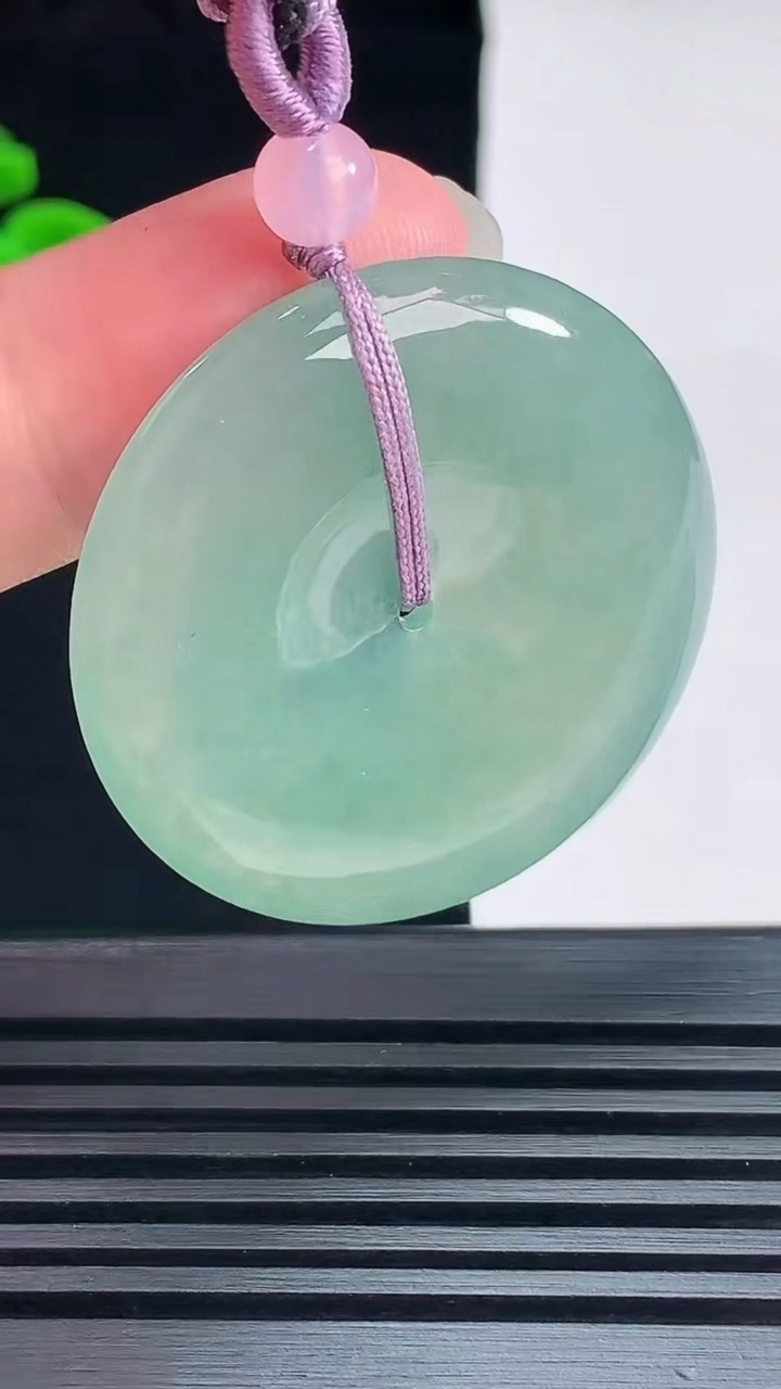 天然A货翡翠平安扣吊坠，尺寸36-5.5 重量:16.36g
6月7日