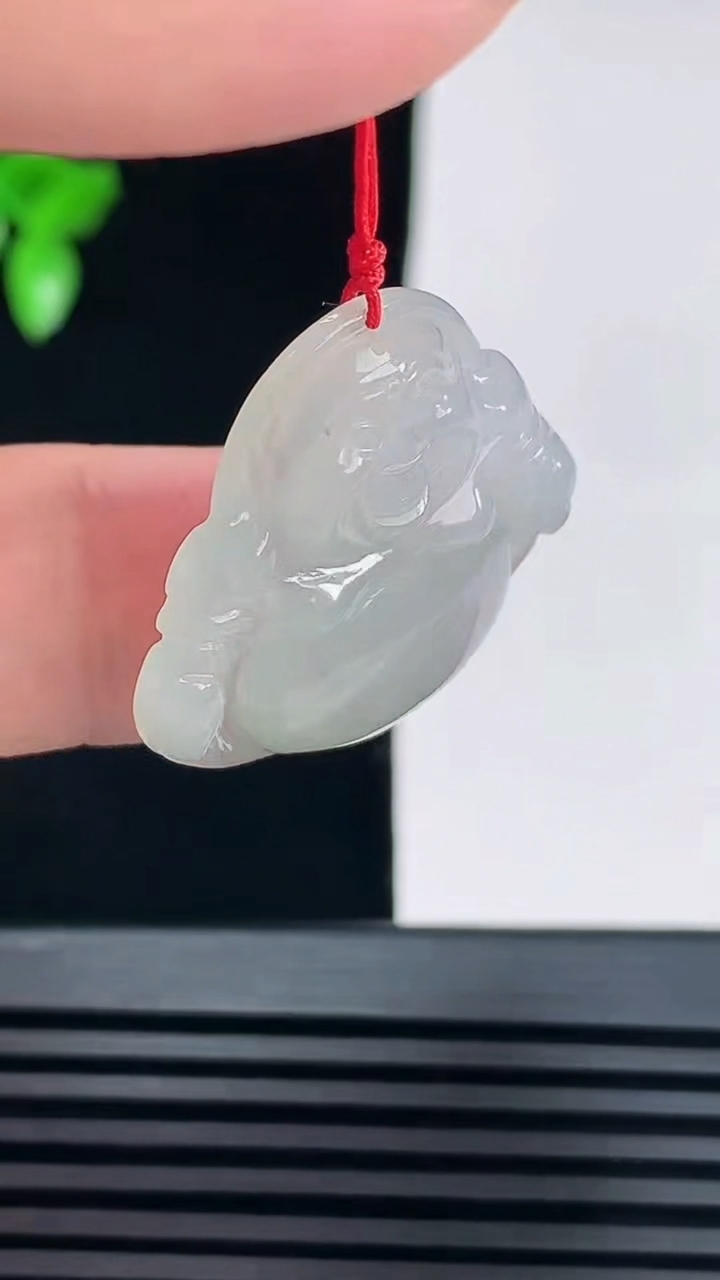 天然A货翡翠佛公吊坠，尺寸25-27-5.2 重量:5.36g
6月8日