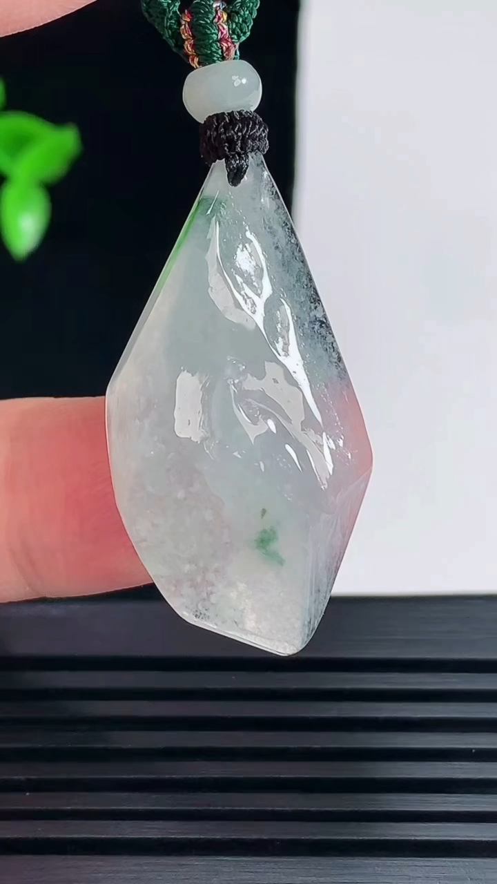 天然A货翡翠飘花悟道佛吊坠，尺寸36.5-19-7.2 重量:7.79g
6月8日