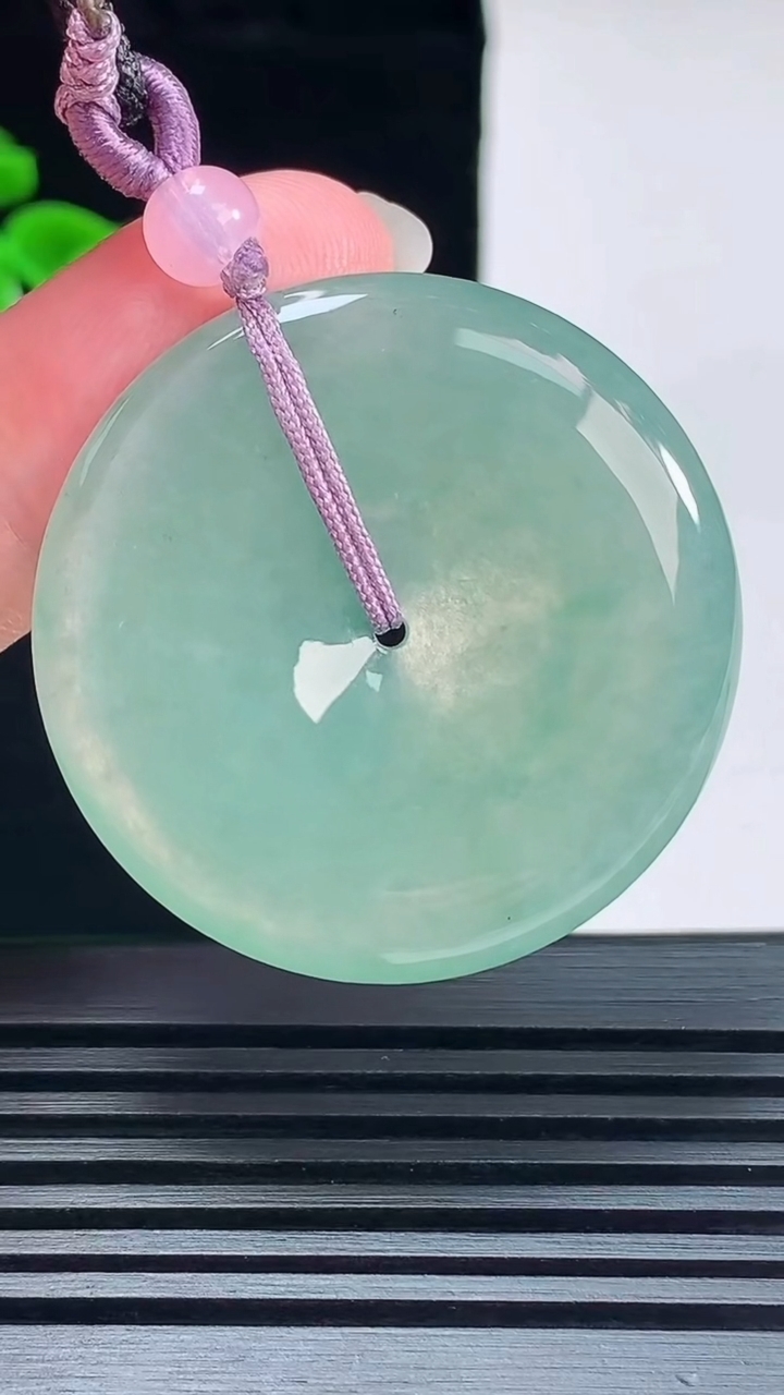 天然A货翡翠平安扣吊坠，尺寸36-5.5 重量:16.36g
6月8日