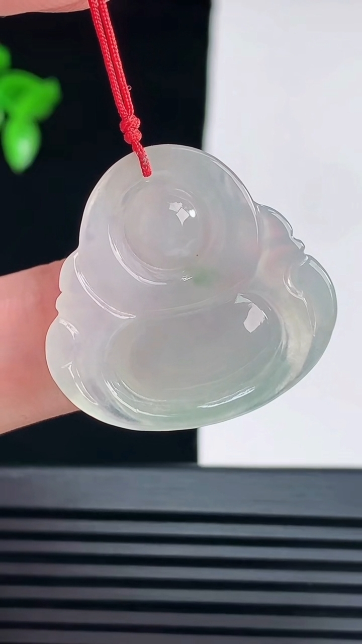 天然A货翡翠佛公吊坠，尺寸25-27-5.2 重量:5.36g
6月8日