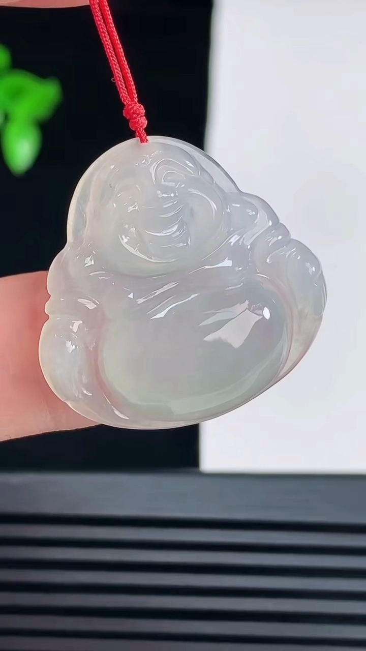 天然A货翡翠佛公吊坠，尺寸25-27-5.2 重量:5.36g
6月8日