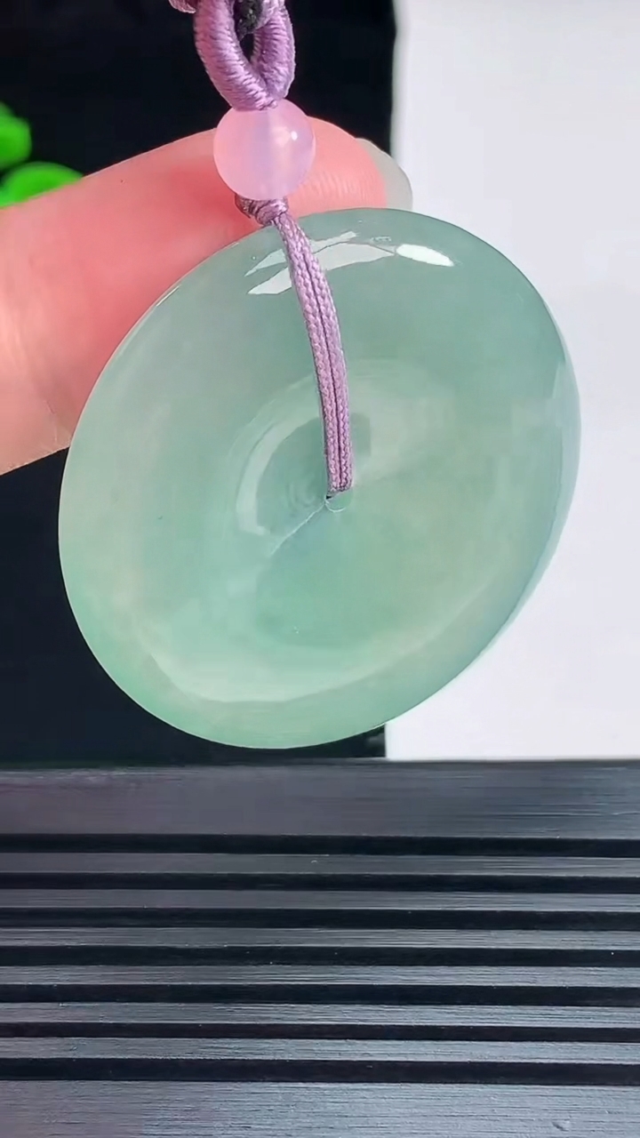 天然A货翡翠平安扣吊坠，尺寸36-5.5 重量:16.36g
6月8日
