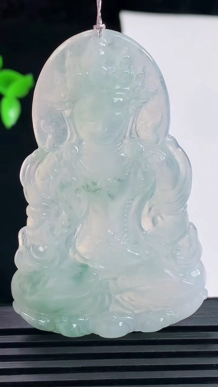 天然A货翡翠种飘花度母菩萨吊坠，尺寸61-38-5.2 重量:20.17g
6月9日