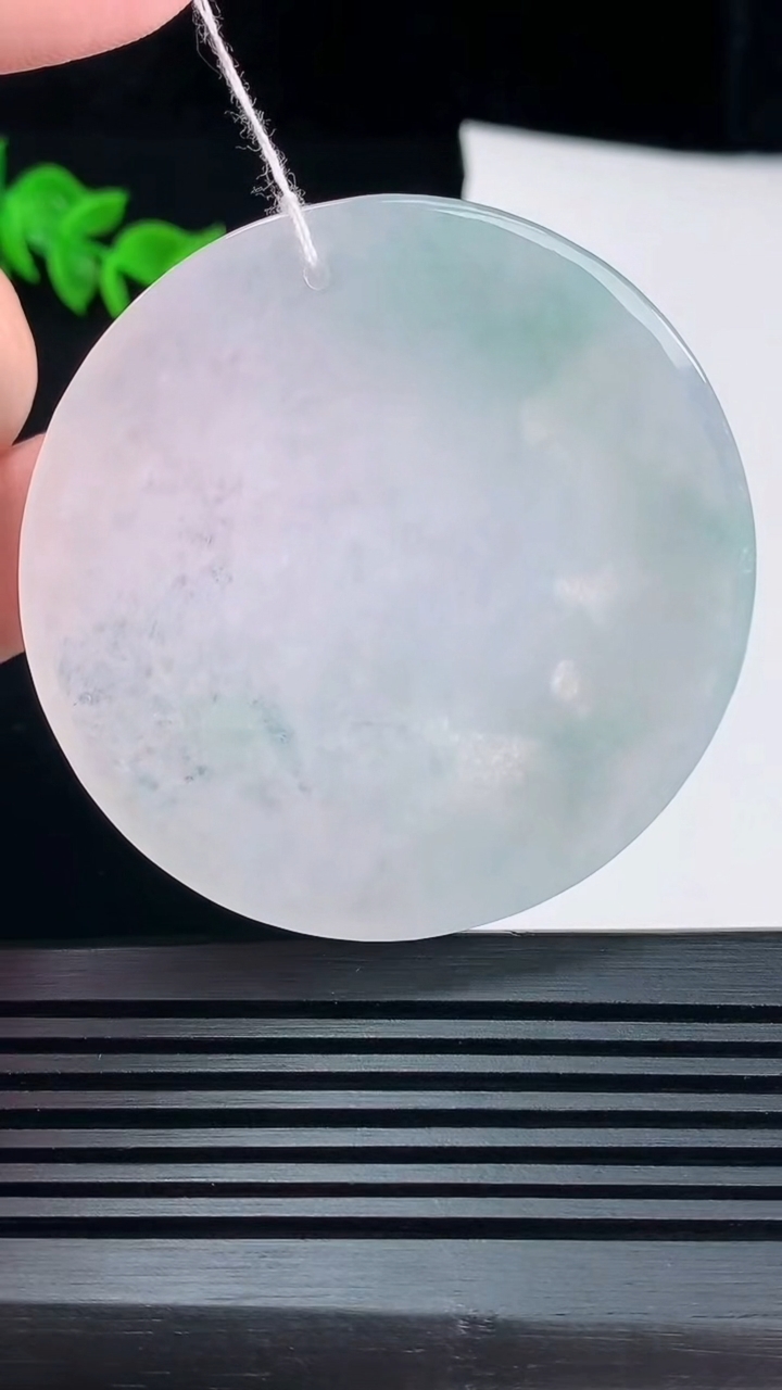 天然A货翡翠生肖马吊坠，尺寸55-5.8 重量:34.59g
6月9日