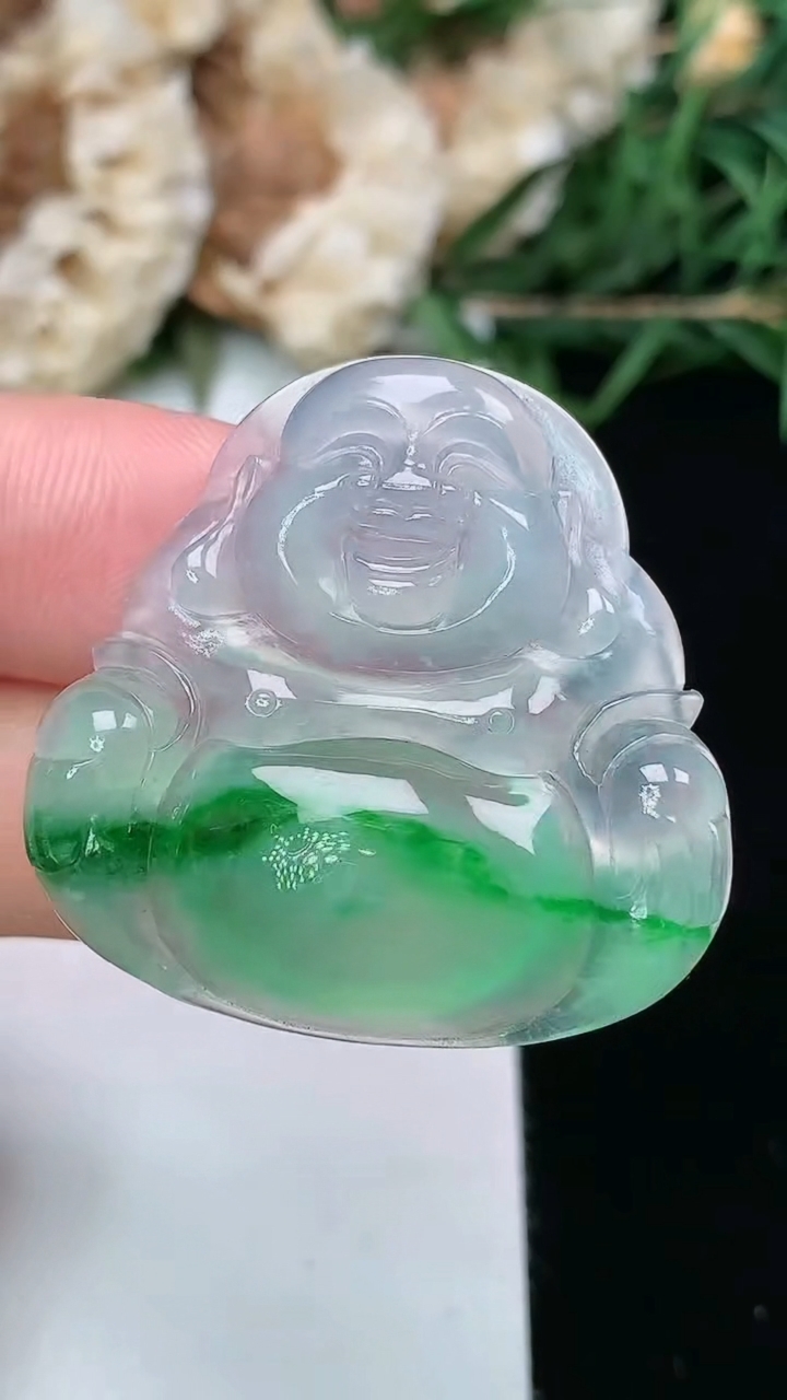 天然A货翡翠佛公吊坠，尺寸30.9-21.3-5.8，重量:8.25g
6月9日