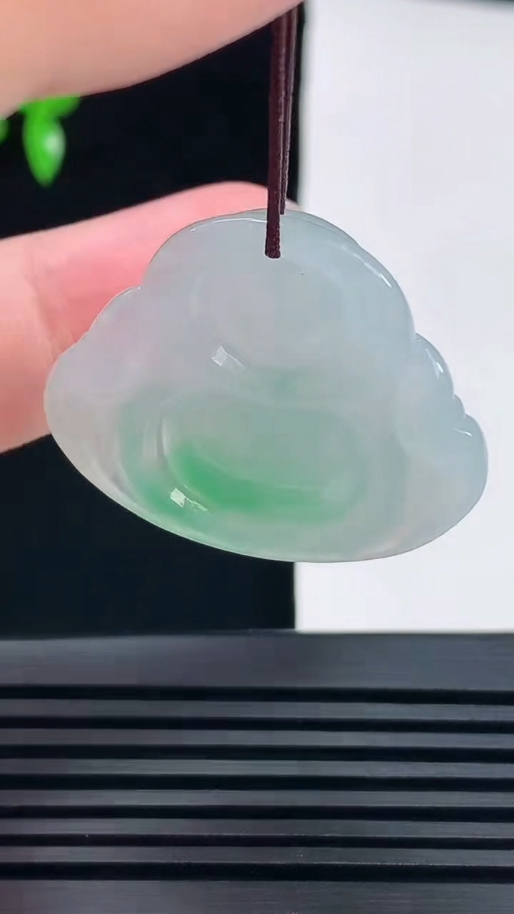 天然A货翡翠佛公吊坠，尺寸28.5-33.8-7 重量:10.15g
6月9日