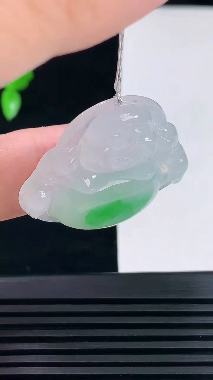 天然A货翡翠佛公吊坠，尺寸31-35-6.5 重量:10.75g
6月9日