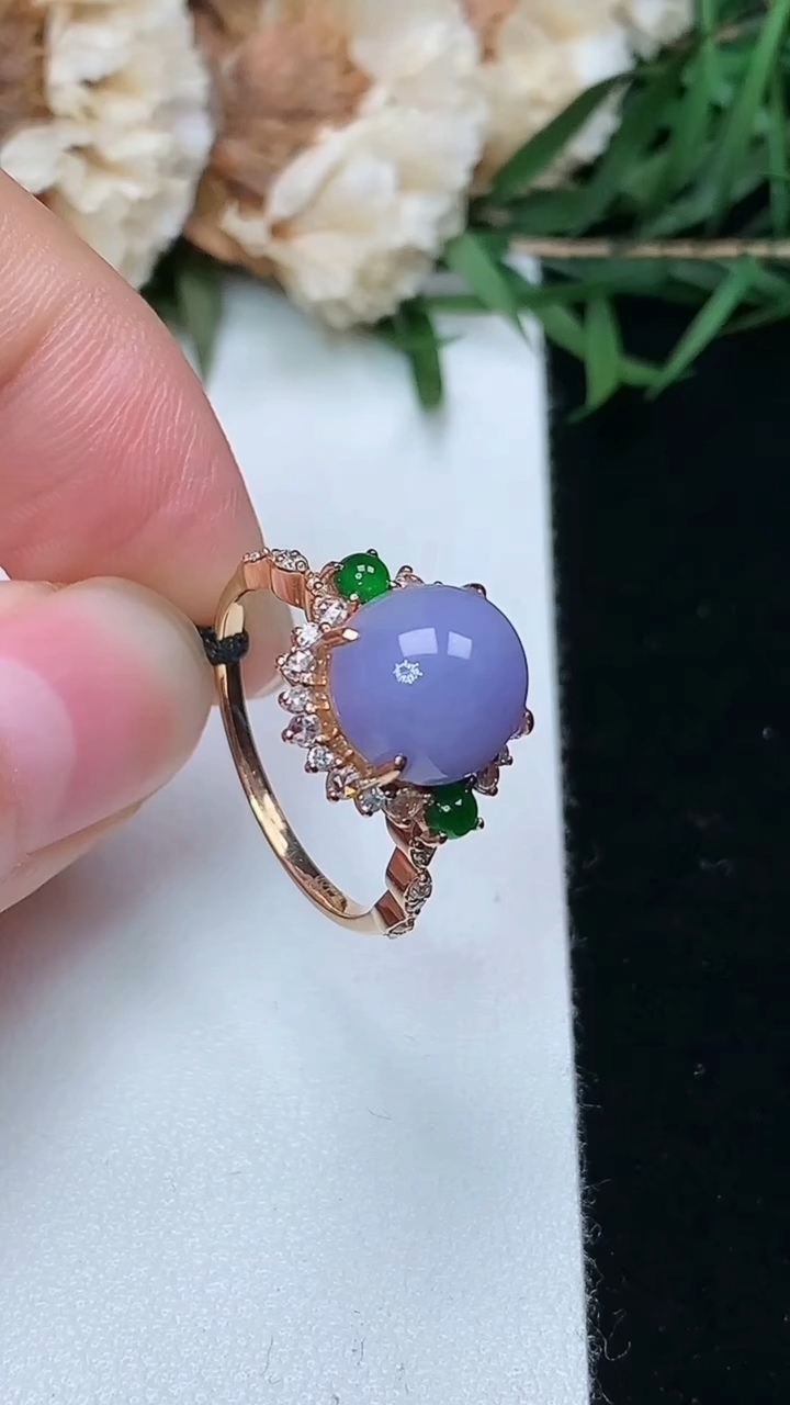 天然A货翡翠k金紫罗兰蛋面戒指，尺寸16.8-9-8.7，重量:3.13g2026年6月9日
工厂直