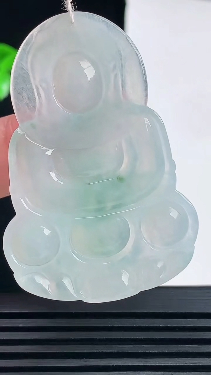 天然A货翡翠冰种飘花正装观音吊坠，尺寸53.8-37-5.5 重量:15.14g
6月9日