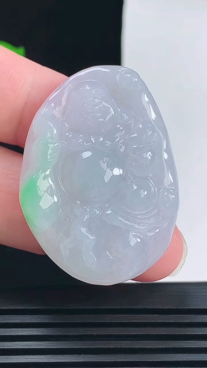 天然A货翡翠布袋佛吊坠，尺寸42.6-30.6-9 重量:21.48g
6月9日