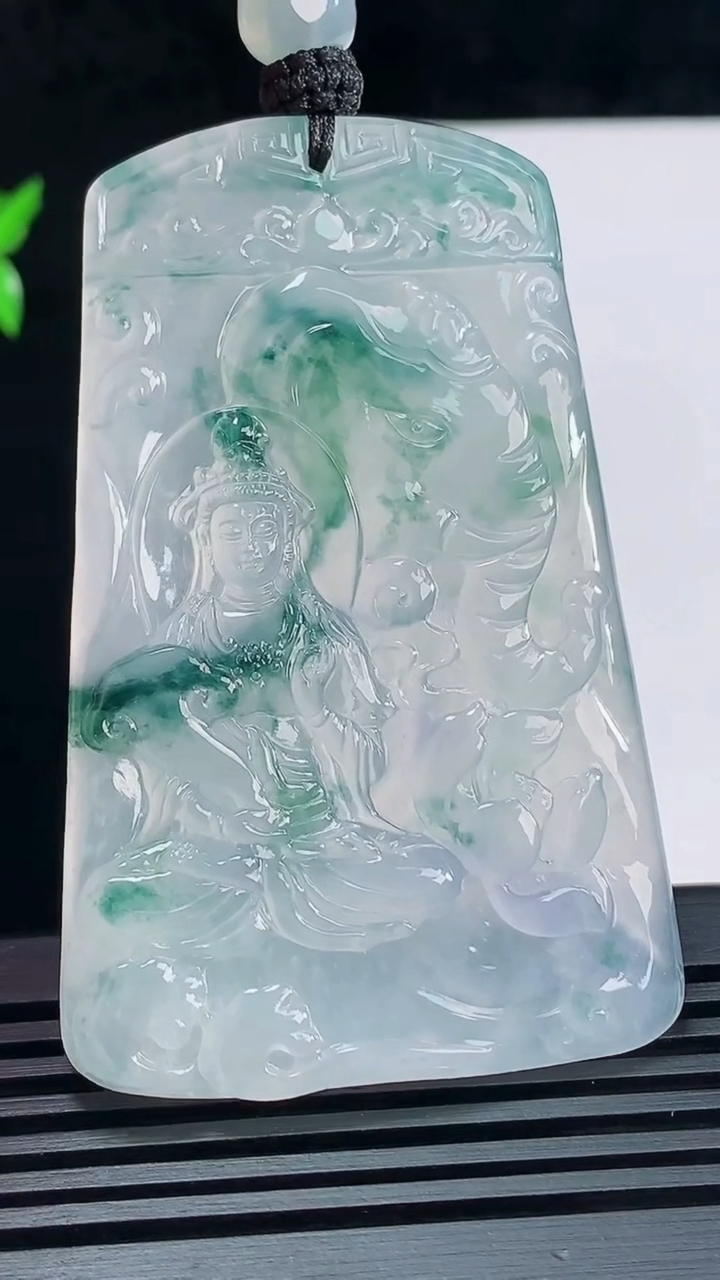 天然A货翡翠种飘花普贤菩萨吊坠，尺寸65-42-5.2 重量:39.75g
6月9日