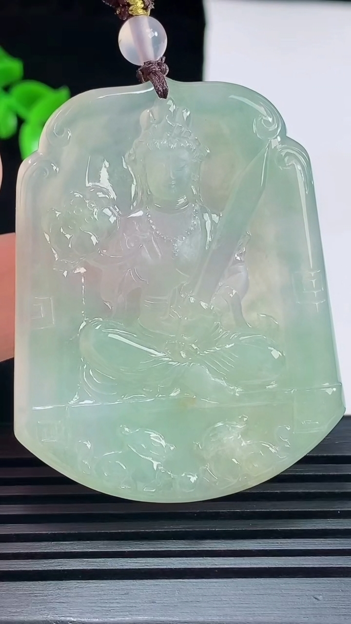 天然A货翡翠虚空藏菩萨吊坠，尺寸53-41-5.2 重量:27.76g
6月9日