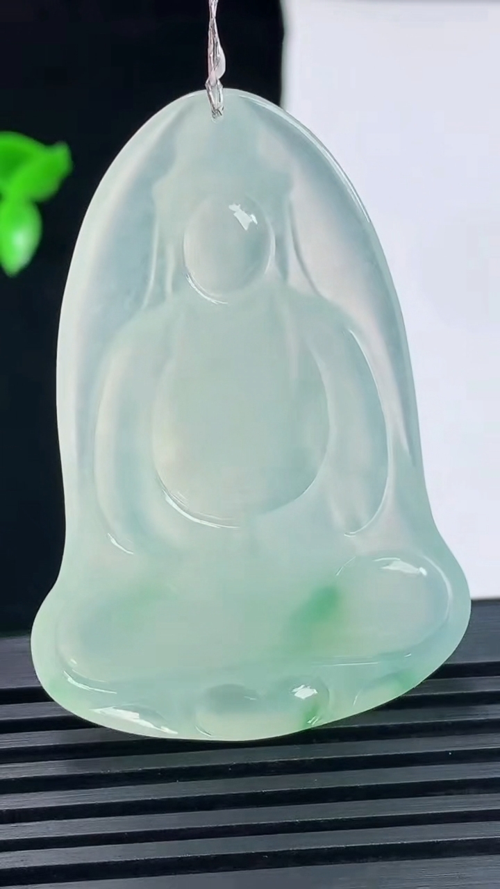 天然A货翡翠素衣观音吊坠，尺寸53-36-5.5 重量:18.34g
6月9日