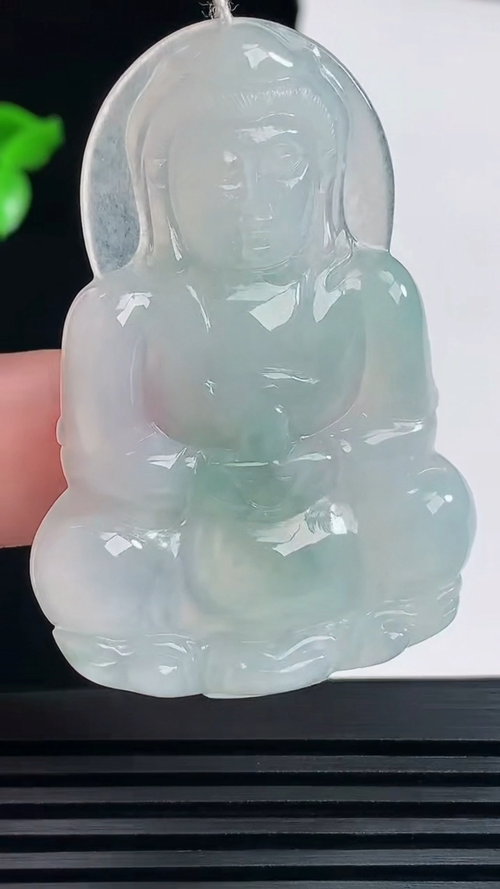 天然A货翡翠冰种飘花正装观音吊坠，尺寸53.8-37-5.5 重量:15.14g
6月9日