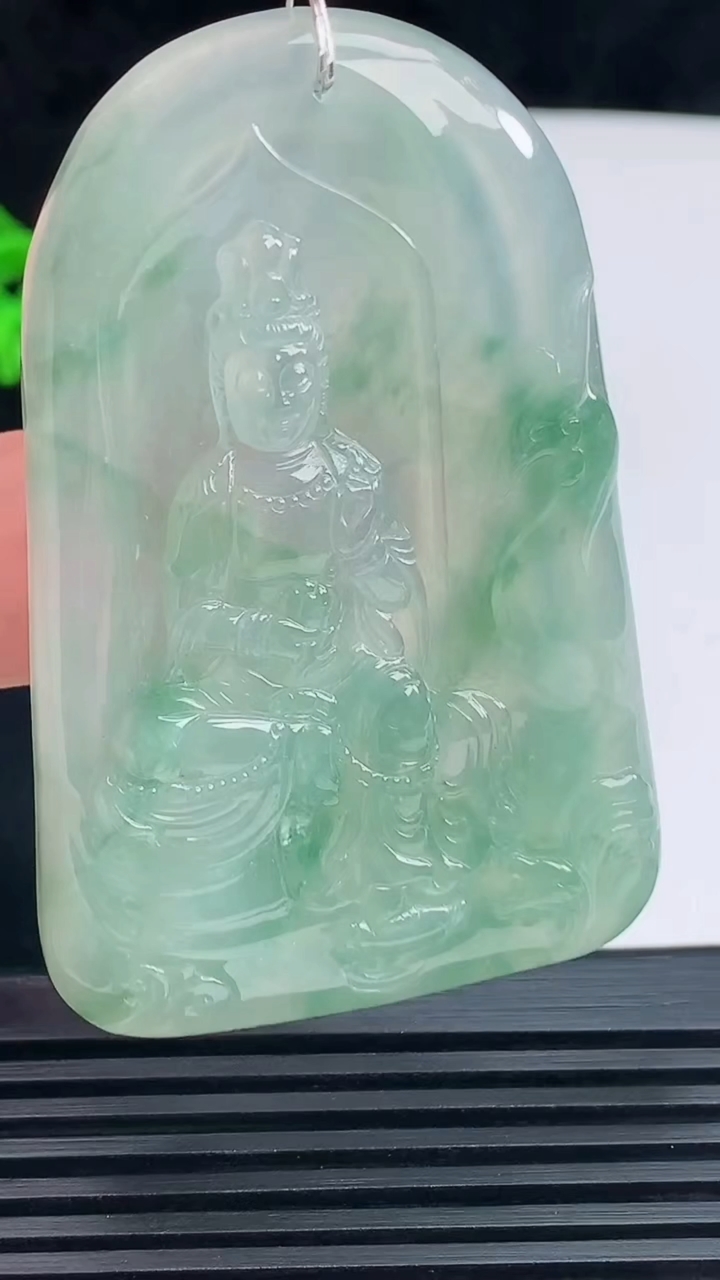 天然A货翡翠观音菩萨吊坠，尺寸61-39.5-5.8 重量:32.58g
6月9日