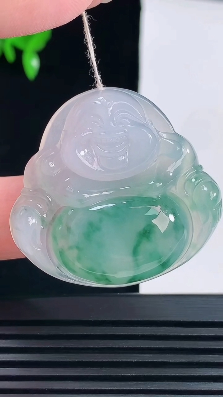 天然A货翡翠种飘花佛公吊坠，尺寸36-38.6-7.2 重量:15.64g
6月9日