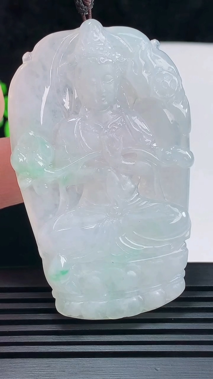 天然A货翡翠大势至菩萨吊坠，尺寸65.5-40-5 重量:30.57g
6月9日