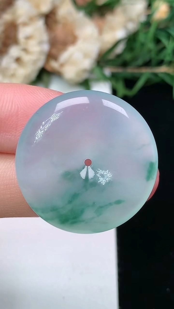 天然A货翡翠飘花平安扣吊坠，尺寸25.8-5，重量:7.00g
6月9日