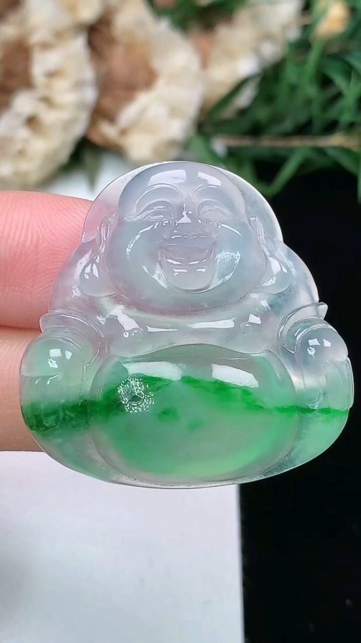 天然A货翡翠佛公吊坠，尺寸30.9-21.3-5.8，重量:8.25g
6月9日