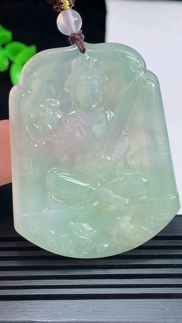 天然A货翡翠虚空藏菩萨吊坠，尺寸53-41-5.2 重量:27.76g
6月9日