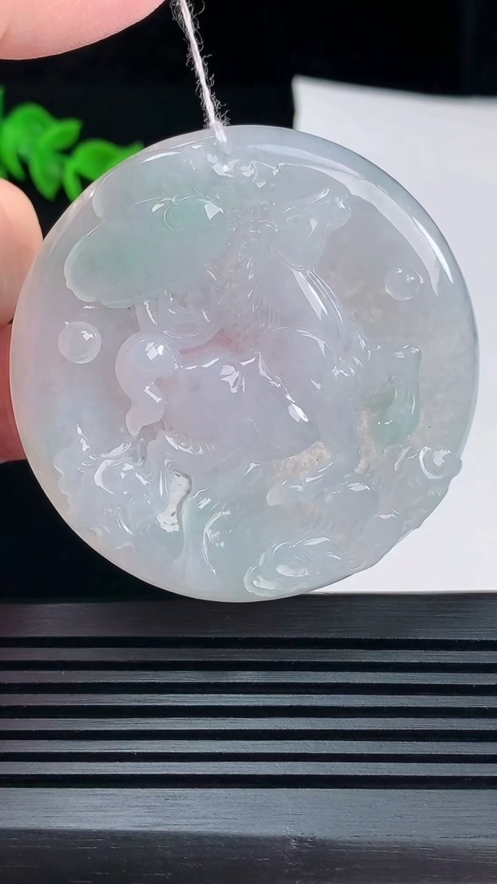 天然A货翡翠生肖马吊坠，尺寸55-5.8 重量:34.59g
6月9日