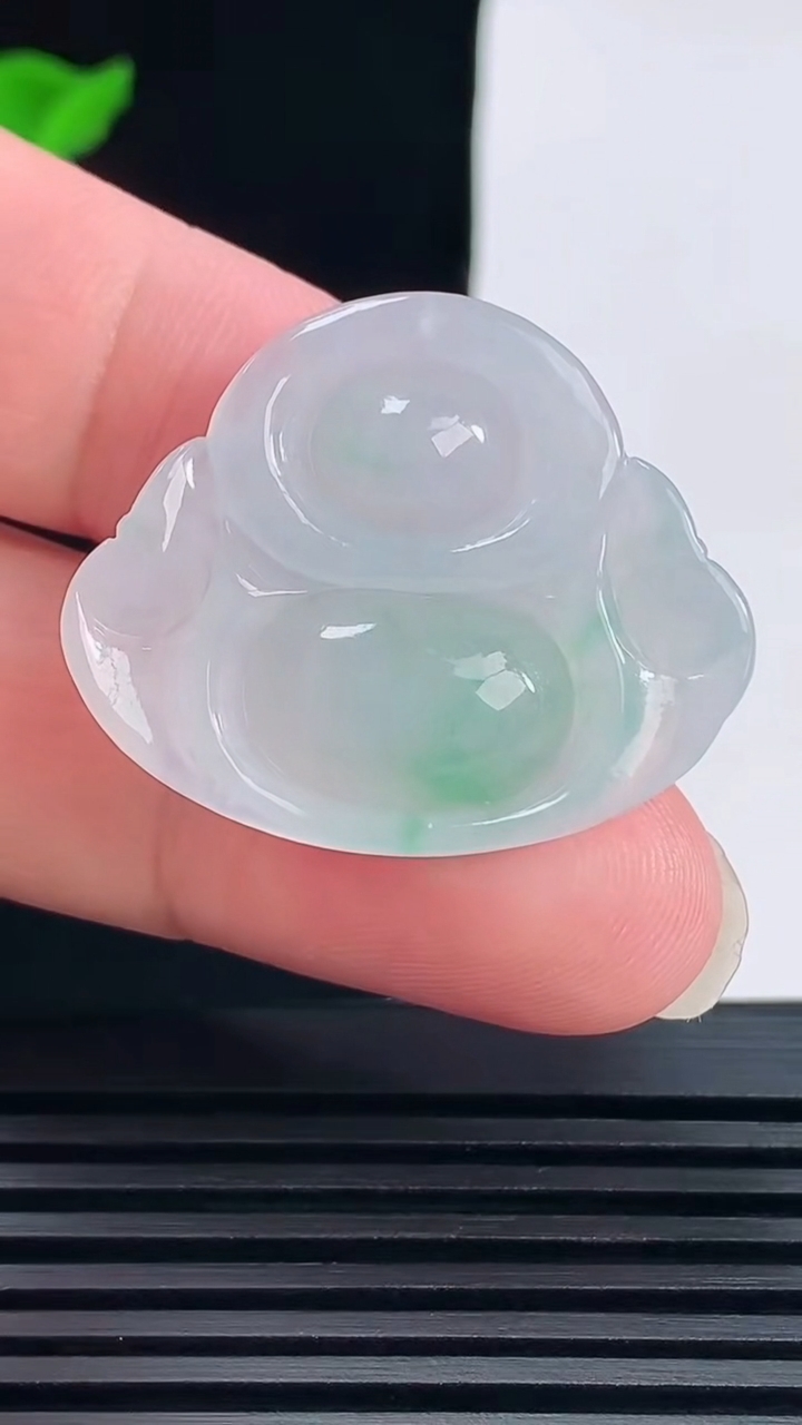 天然A货翡翠佛公吊坠，尺寸27-33-7 重量:8.62g
6月9日