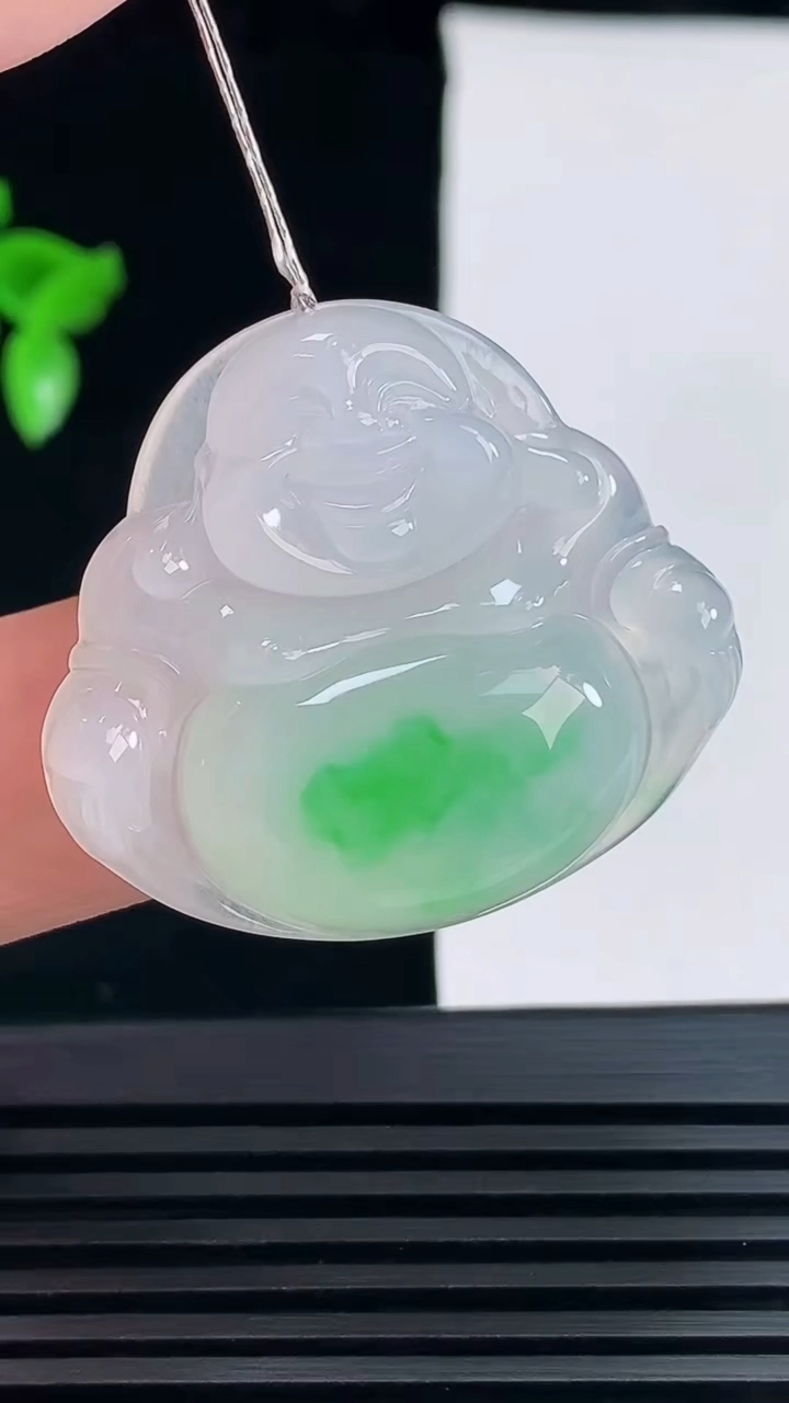 天然A货翡翠佛公吊坠，尺寸31-35-6.5 重量:10.75g
6月9日