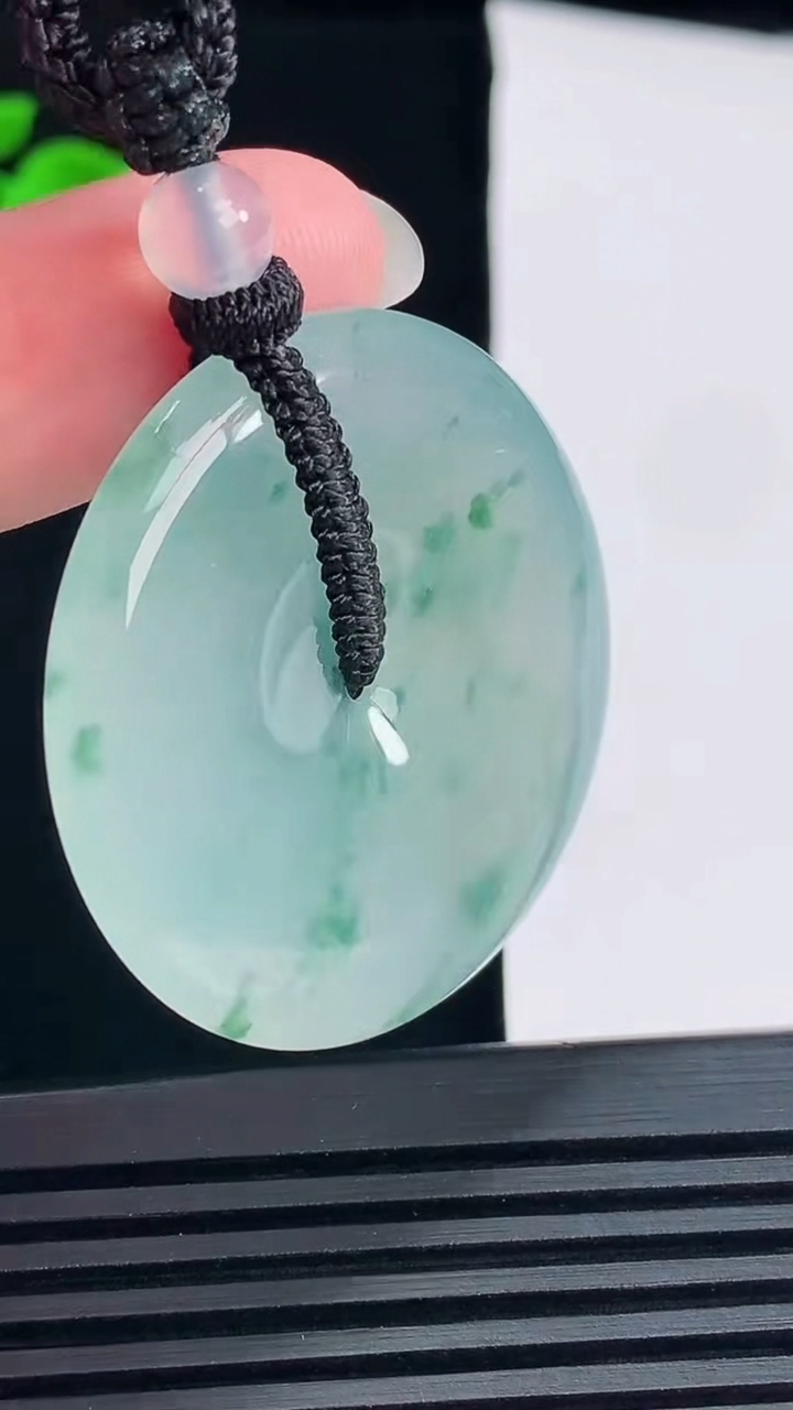 天然A货翡翠种飘花平安扣吊坠，尺寸38-5.8 重量:20980g
6月9日