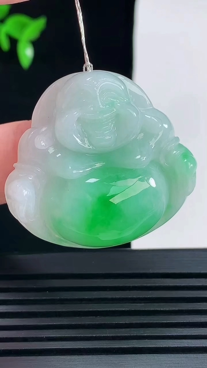 天然A货翡翠佛公吊坠，尺寸34-36.6-10 重量:18.26g
6月9日