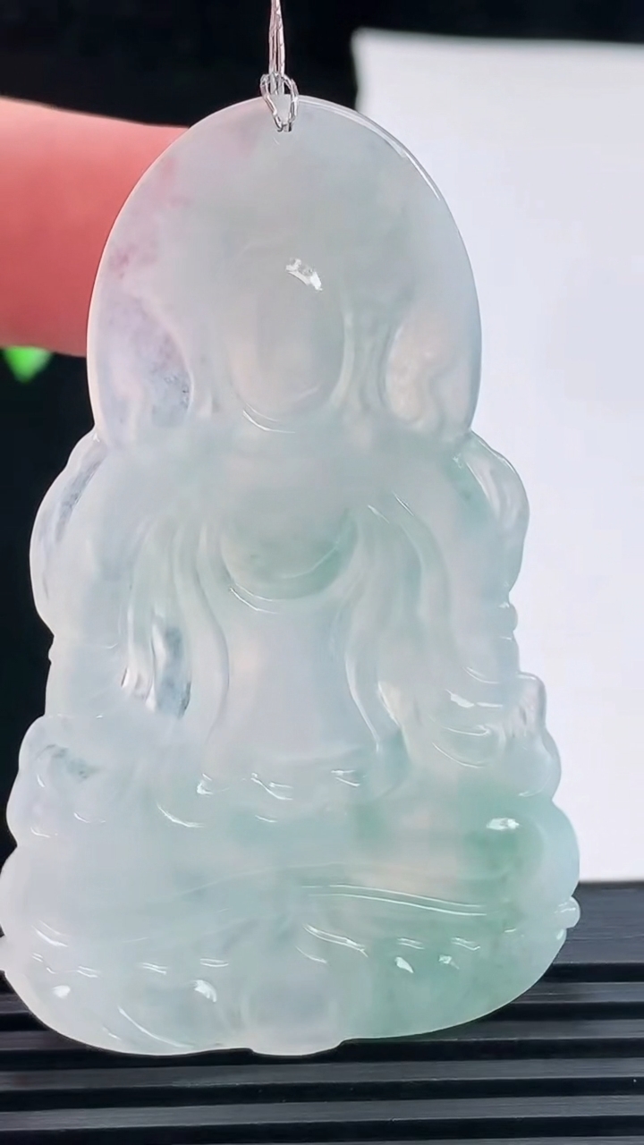 天然A货翡翠种飘花度母菩萨吊坠，尺寸61-38-5.2 重量:20.17g
6月9日
