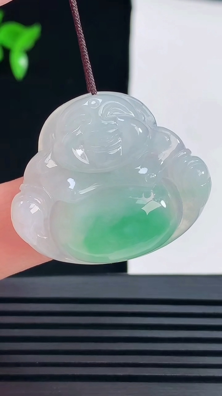 天然A货翡翠佛公吊坠，尺寸28.5-33.8-7 重量:10.15g
6月9日