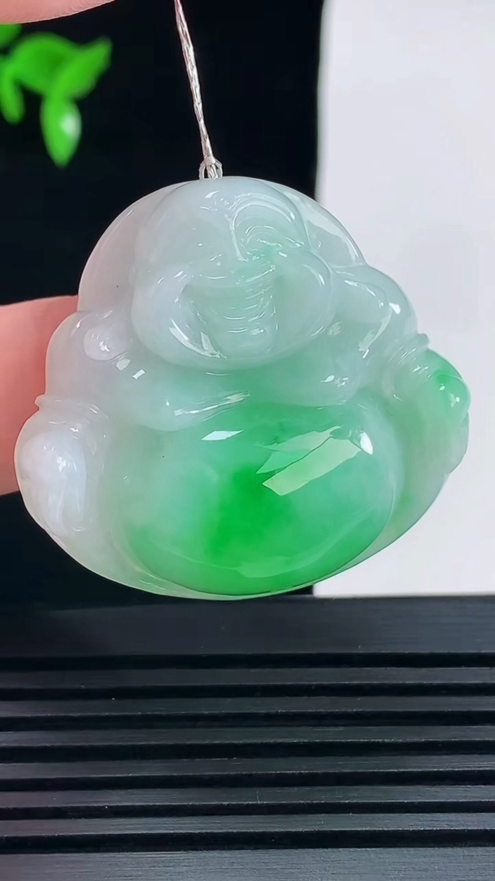 天然A货翡翠佛公吊坠，尺寸34-36.6-10 重量:18.26g
6月9日