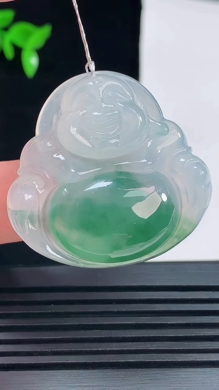 天然A货翡翠种飘花佛公吊坠，尺寸36-38-8.5 重量:15.96g
6月9日