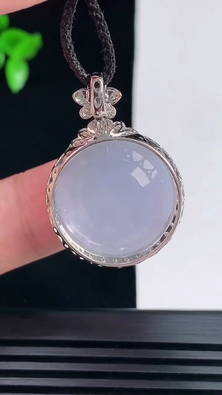 天然A货翡翠18k金紫罗兰蛋面吊坠，尺寸30-21-14.6，裸石19 重量:8.95g
6月9日