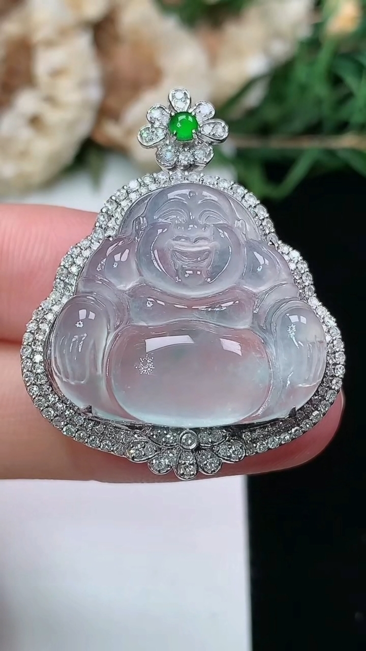 天然A货翡翠佛公吊坠，尺寸35.2-28-10.7，裸石20.7-23，重量:7.14g
6月9日